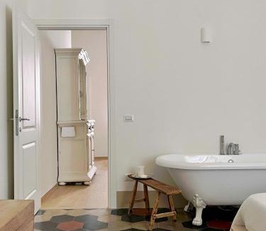 Viterbo Apartamento | La Cocca Via Saffi, con vasca in camera