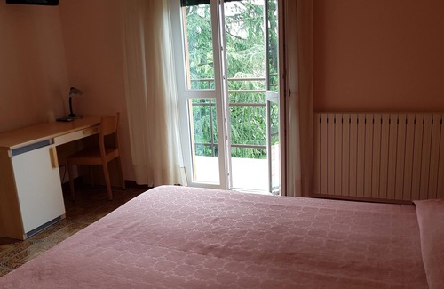 Casnate Con Bernate Hotel | La Collina