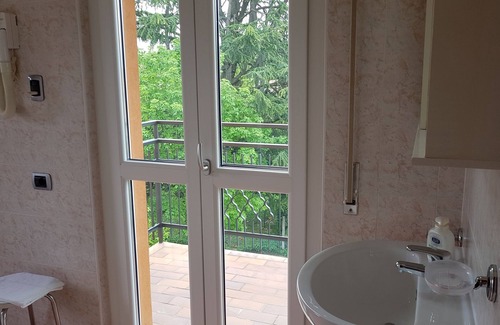Casnate Con Bernate Hotel | La Collina