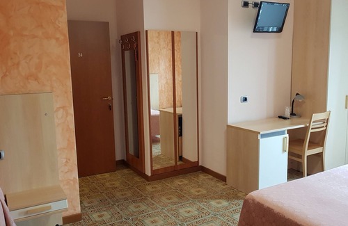Casnate Con Bernate Hotel | La Collina