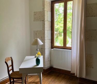 Montbron Cama Y Desayuno | La Colline aux Licornes
