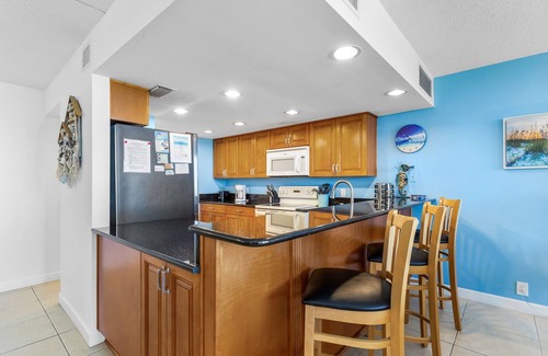 Belleair Beach Condominio | La Concha 1 | Beachfront Vacation Rental with Pool