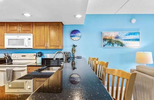 Belleair Beach Condominio | La Concha 1 | Beachfront Vacation Rental with Pool
