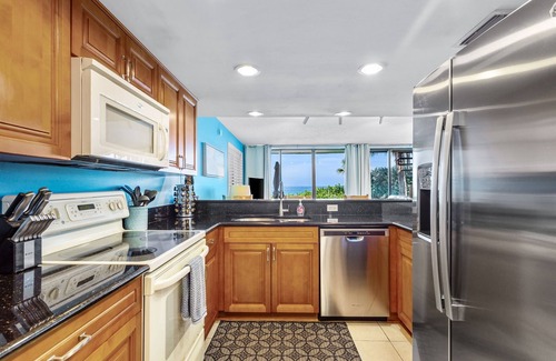 Belleair Beach Condominio | La Concha 1 | Beachfront Vacation Rental with Pool