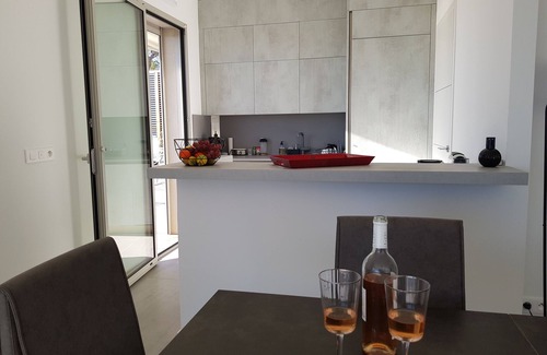 Falicon Apartamento | La Consolate: 5* apartment, 90m2 terrace, panoramic sea view, private Jacuzzi