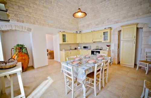 Locorotondo Villa | La Corte del Pergolo, complejo de trullos con piscina y spa.