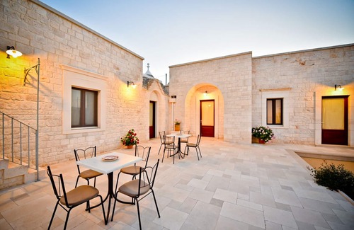 Locorotondo Villa | La Corte del Pergolo, complejo de trullos con piscina y spa.