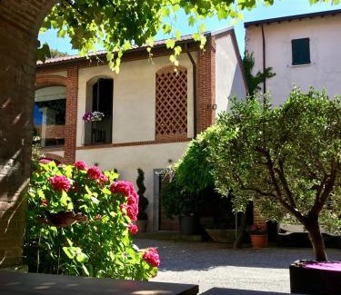 Olgiate Comasco Cama Y Desayuno | La Corte e l'Uva