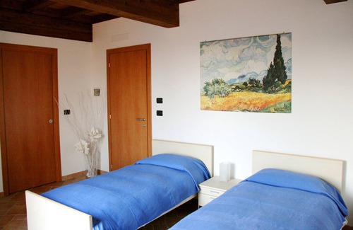 Cimitero di Roatto Cama Y Desayuno | La Corte San Michele B&B