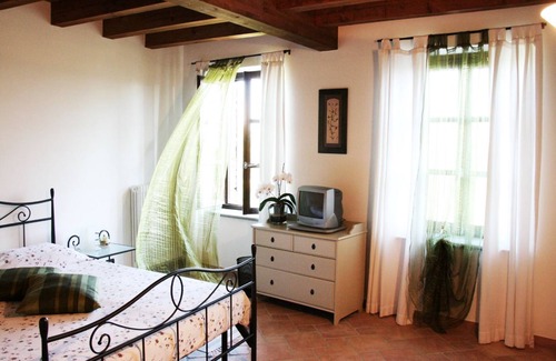 Cimitero di Roatto Cama Y Desayuno | La Corte San Michele B&B