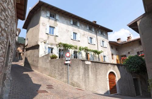 Tignale Apartamento | La Corte - Theater Home