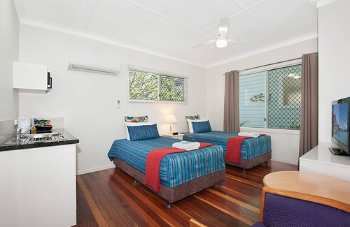 Bilinga Hotel | La Costa Motel