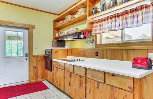 Dakota Cabaña | La Crescent Cottage on Minnesota Bluffs w/ View!