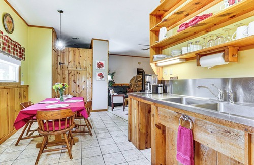 Dakota Cabaña | La Crescent Cottage on Minnesota Bluffs w/ View!