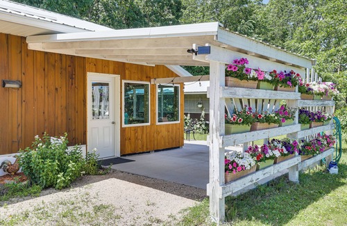 Dakota Cabaña | La Crescent Cottage on Minnesota Bluffs w/ View!