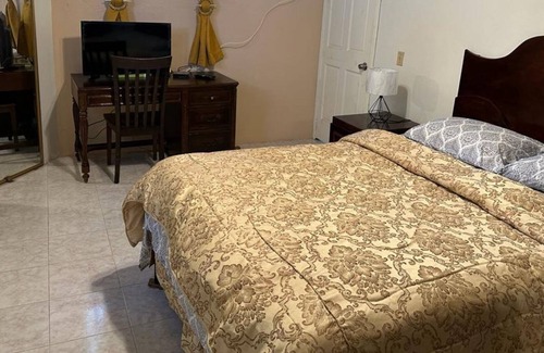 Vaudreuil Casa | La Difference Guest House