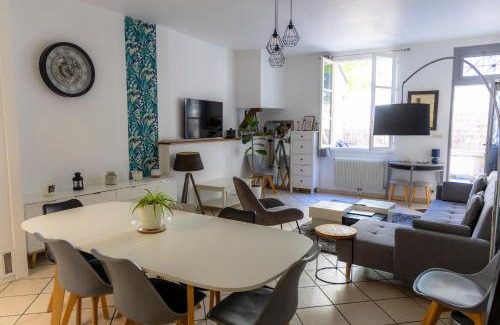 Chinon Casa | La Dodolela