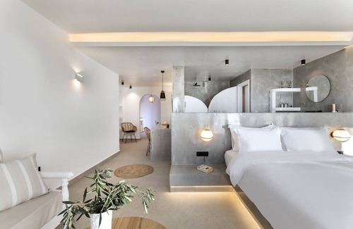 Kamari Villa | La Estrella 4 Suites with Sea View & 4 Prive Hot Tub