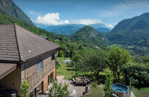 Mieussy Chalet De Esquí | La Ferme des Artistes - alpine home 10p with superb views - OVO Network