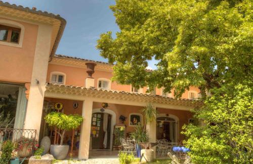 Moustiers-Sainte-Marie Hotel | La Ferme Rose-Hôtel de Charme