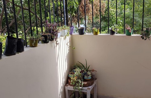 Gautam Nagar Apartamento | La Floraison - Solo/Couple-Hauz khas/AIIMS/IIT