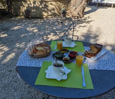Moussac Cama Y Desayuno | La Fontaine aux Poissons Rouges
