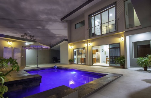 Barrio Pilo Casa | Fortuna Deluxe Vacation Home / Private Pool / Volcano View