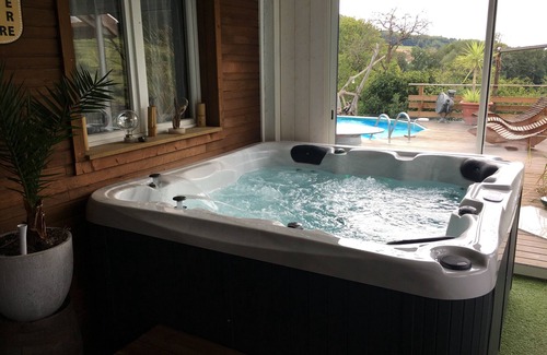 La Chapelle-devant-Bruyeres Casa | LA RUINE 4*, sleeps 12, with spa and pool.