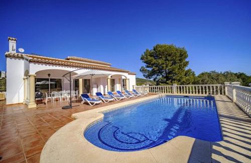 Urbanización La Mandarina Villa | La Gavina - Spacious 5-Bedroom Villa with Private Pool in Javea