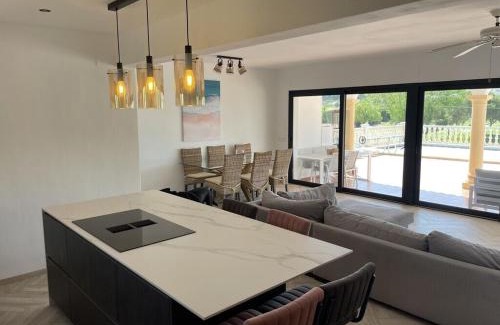 Urbanización La Mandarina Villa | La Gavina - Spacious 5-Bedroom Villa with Private Pool in Javea