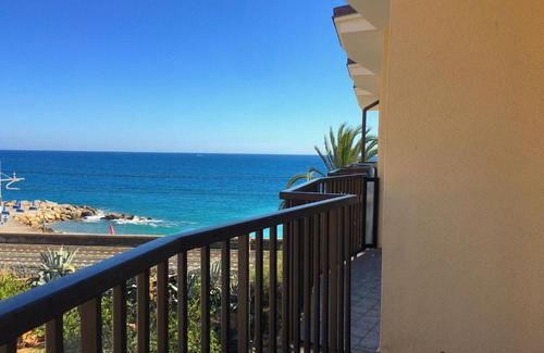 Bordighera Apartamento | La Gaviota - Bilocale sul mare in Arziglia