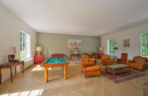 Mery-es-Bois Casa | La Genêtière - Grande maison avec étang en Sologne