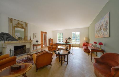 Mery-es-Bois Casa | La Genêtière - Grande maison avec étang en Sologne