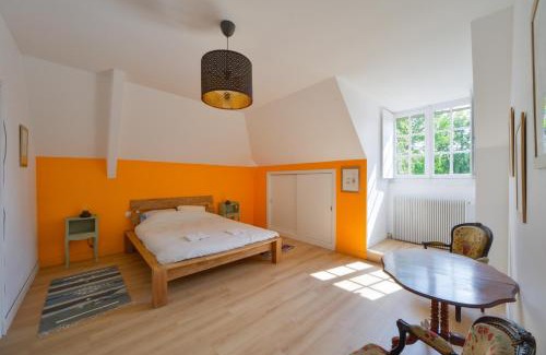 Mery-es-Bois Casa | La Genêtière - Grande maison avec étang en Sologne