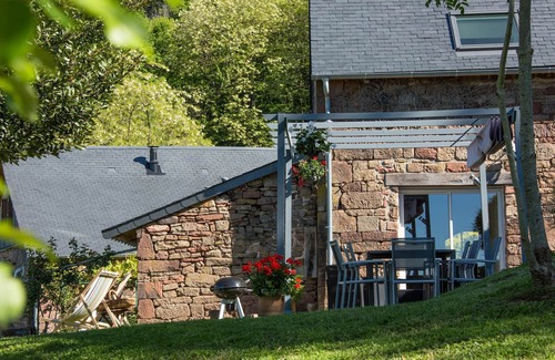 Noailhac Casa | Casa de campo para 10 en un entorno envidiable, con vistas a Turenne, cerca de Collonges