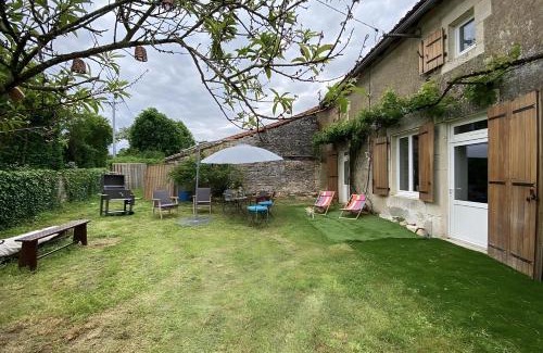 Champagne-le-Sec Casa | La Grange des zarts