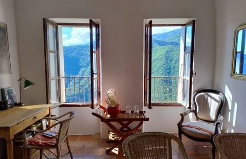 Sigale Apartamento | La Grange: duplex apartment overlooking the valley in a typical Pays Niçois village