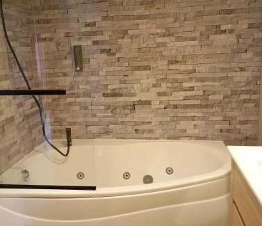 Neuilly-l'Eveque Apartamento | La Grange gîte la bergerie 1 CH