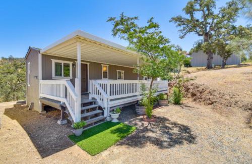 Coulterville Casa | La Grange Home with Covered Patio and Gas Grill!