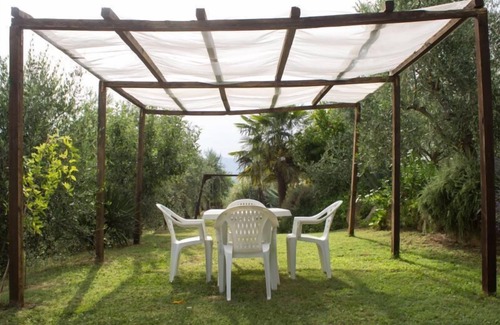 Pian di Sco Apartamento | Apartamento con piscina y jardín. Entre las provincias de Arezzo y Florencia