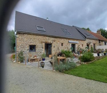 Savigny-le-Vieux Cama Y Desayuno | la hamonniere