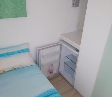 Santiago de la Ribera Casa | La Isla habitacion independiente con baño privado y jardín