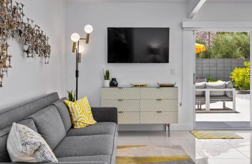 Vista Las Palmas Villa | La Joya Moderna by ACME House Company