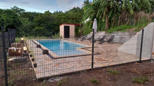 Saint-Pierre Apartamento | La Kay'Loulou avec spa et piscine
