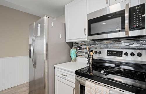 Rockport Condominio | La La's | Pet Friendly, Pool + Hot Tub Access!