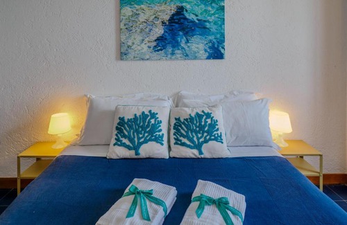 Manarola Apartamento | La Lampara Sea View Terrace Apartment with AC