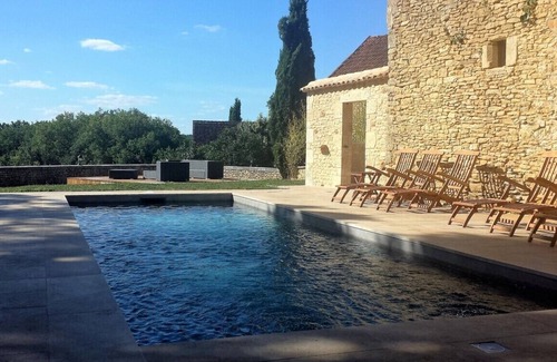 Saint-Amand-de-Coly Casa | Auténtica casa de vacaciones francesa con impresionantes vistas y piscina privada.