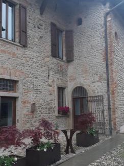 Marne Cama Y Desayuno | La Locanda della Torre "Foresteria Lombarda"