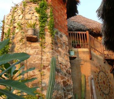 San Pedro Pochutla Hotel | LA LOMA LINDA, Bungalows, Yoga and Feldenkrais, STARLINK INTERNET