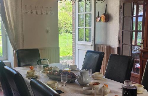 Saint-Leonard-de-Noblat Cama Y Desayuno | La Longère du cheval noir chambre d'hôtes référence et table d'hôtes, en pleine nature, proche d'une cité médièvale, parking couvert securisé